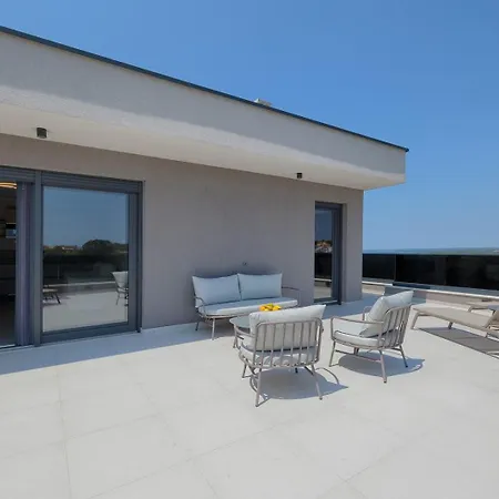 Villa Loreta With Sea View