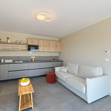 Villa Loreta With Sea View Pula