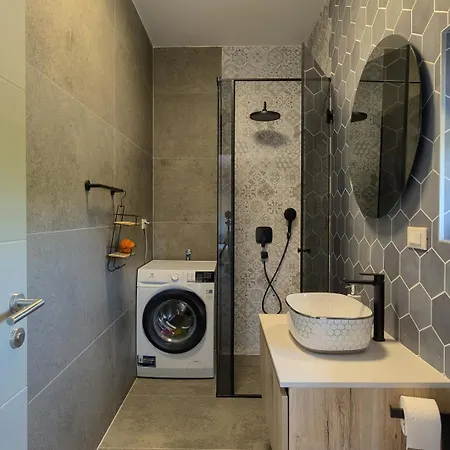 Villa Loreta With Sea View *