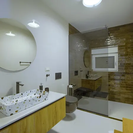 Villa Loreta With Sea View *