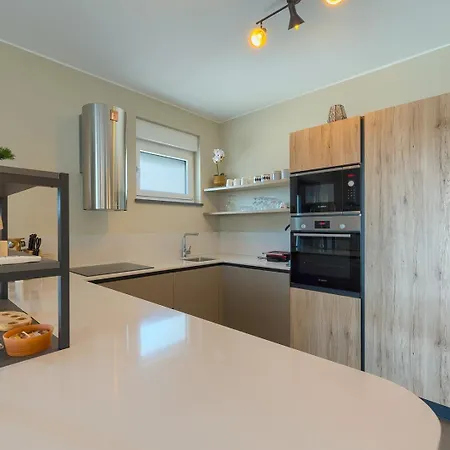 Loreta With Sea View *