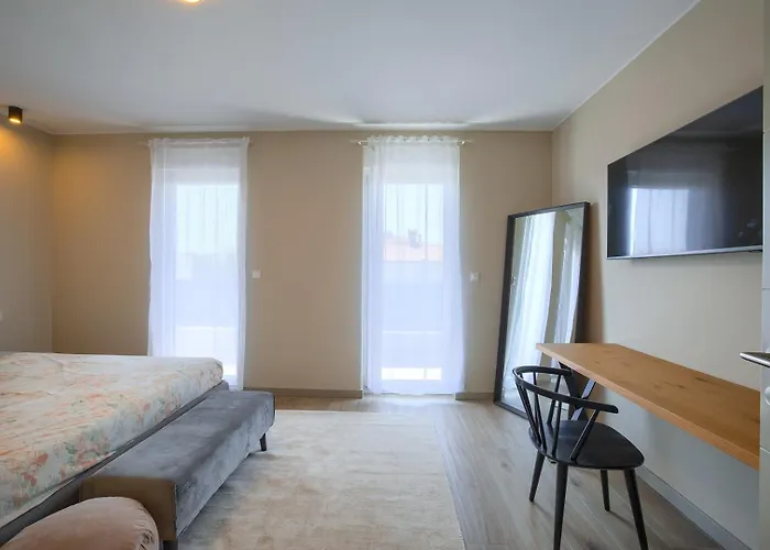 Loreta With Sea View Пула