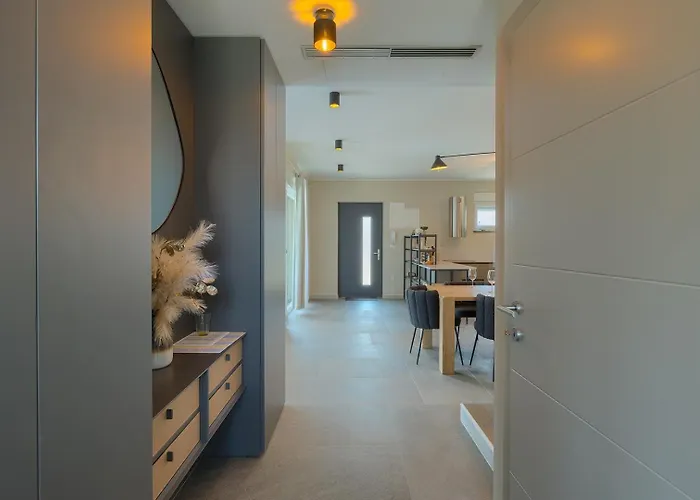 Loreta With Sea View Пула