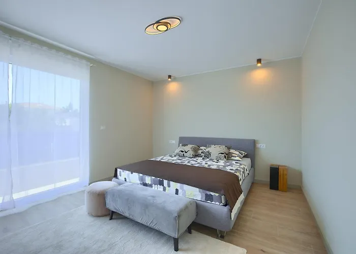 Loreta With Sea View Вилла Пула