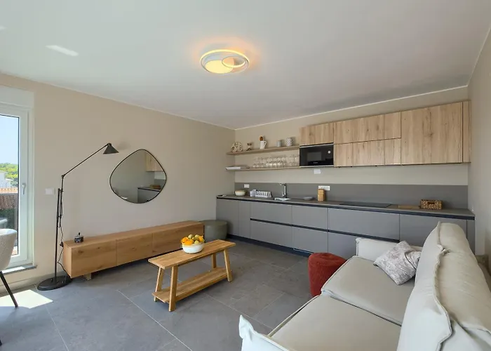 Loreta With Sea View *