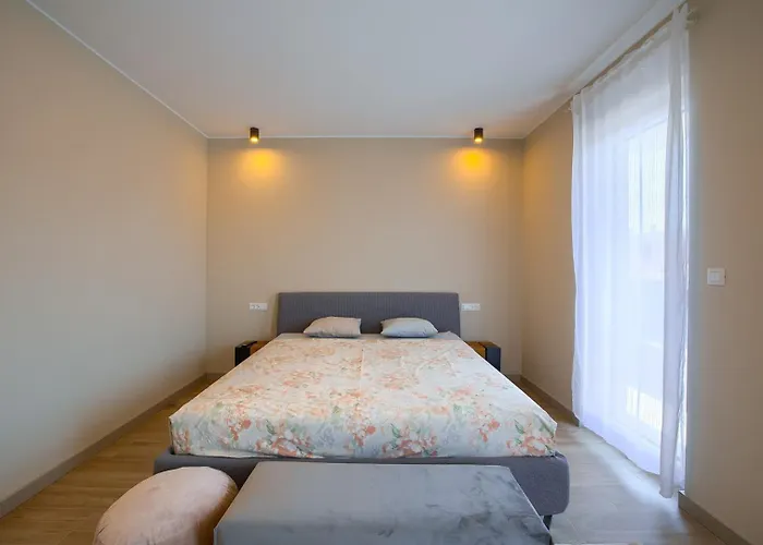 Loreta With Sea View Villa Pula