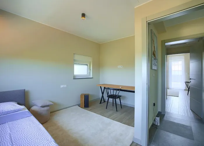 Loreta With Sea View Пула