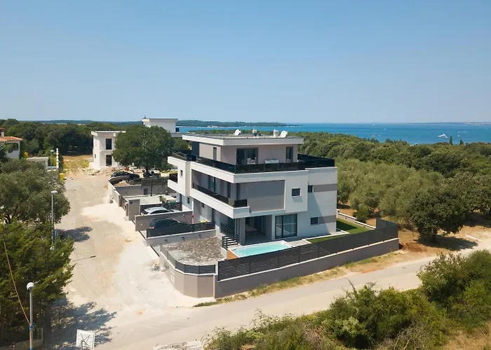Villa Loreta With Sea View