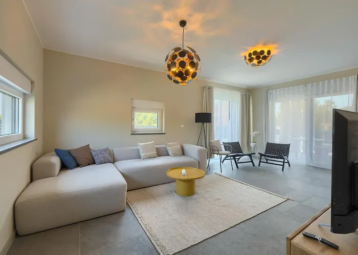 Villa Loreta With Sea View Pula