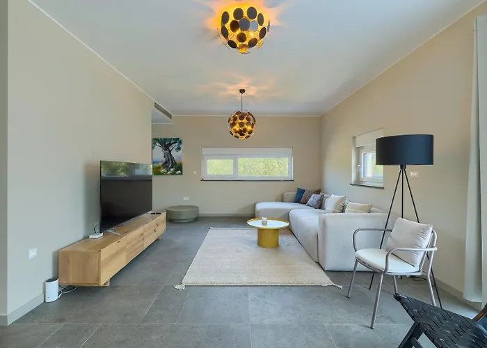 Loreta With Sea View Вилла *