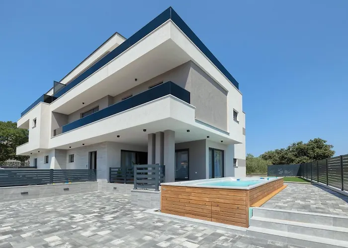 Loreta With Sea View Villa Pula