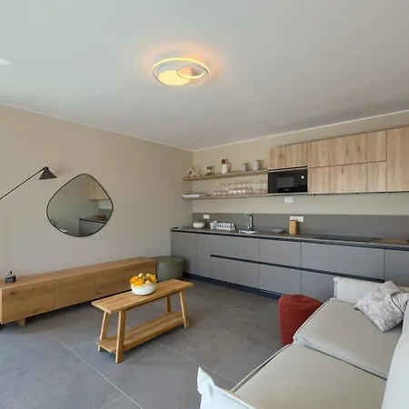 Loreta With Sea View *