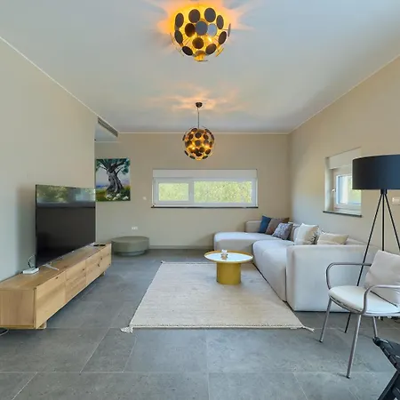 Loreta With Sea View Willa *