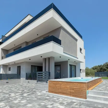 Loreta With Sea View Willa Pula