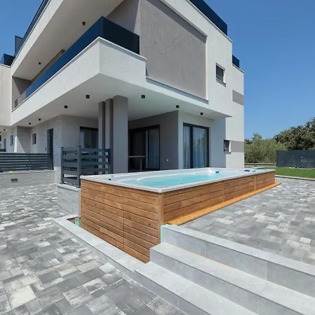 Villa Loreta With Sea View *