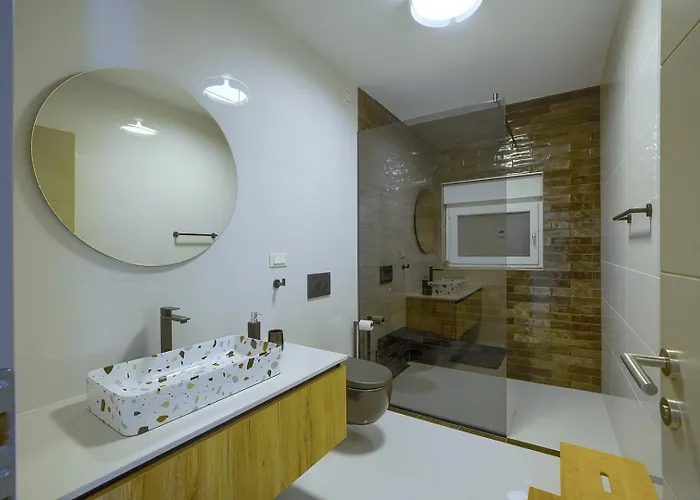 Villa Loreta With Sea View *