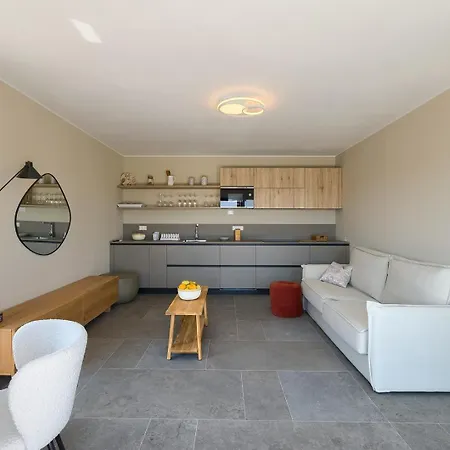 Loreta With Sea View *