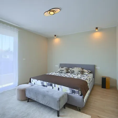 Loreta With Sea View فيلة بولا