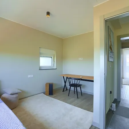 Loreta With Sea View بولا